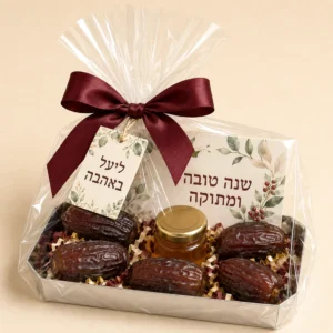 מארז תמרים וצנצנת דבש לשנה טובה, עם כרטיס ברכה ותווית אישית
