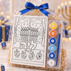 הדמיה: ערכת קנבס לחנוכה עם השם ליה, ארוזה בצלופן עם שישה צבעים ממוספרים ומכחול